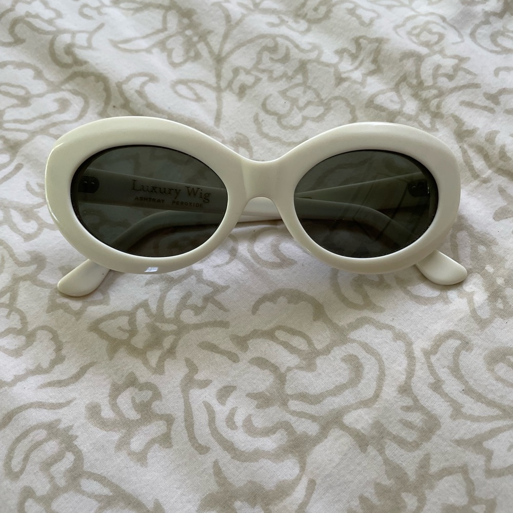 Raen Luxury Wig Ashtray Sunglasses